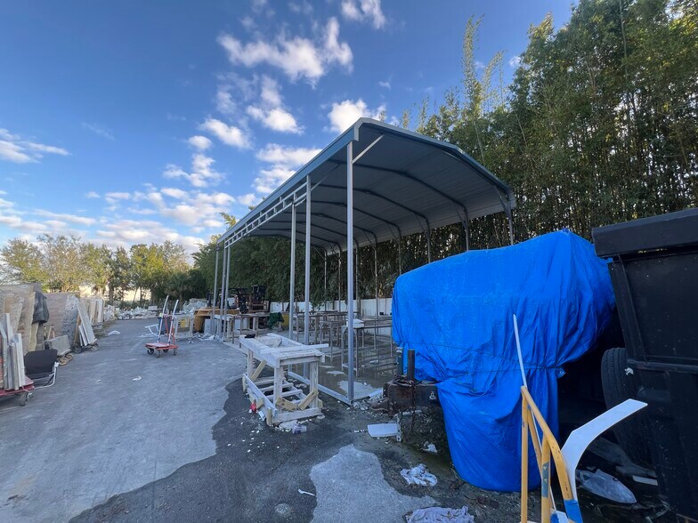 More Photos Of 7704 W Hillsborough Ave, Tampa Warehouse For Lease