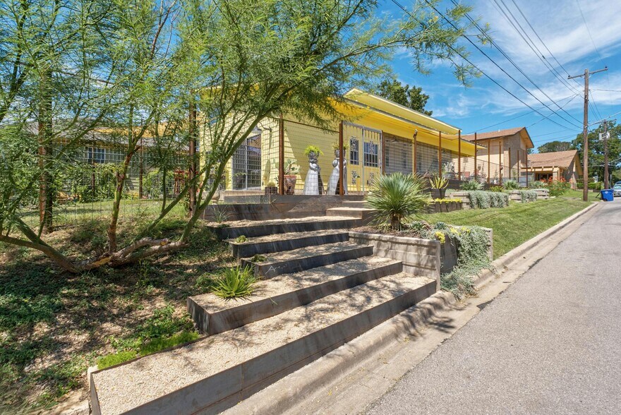 More Photos Of 2236 Webberville Rd, Austin Office For Lease