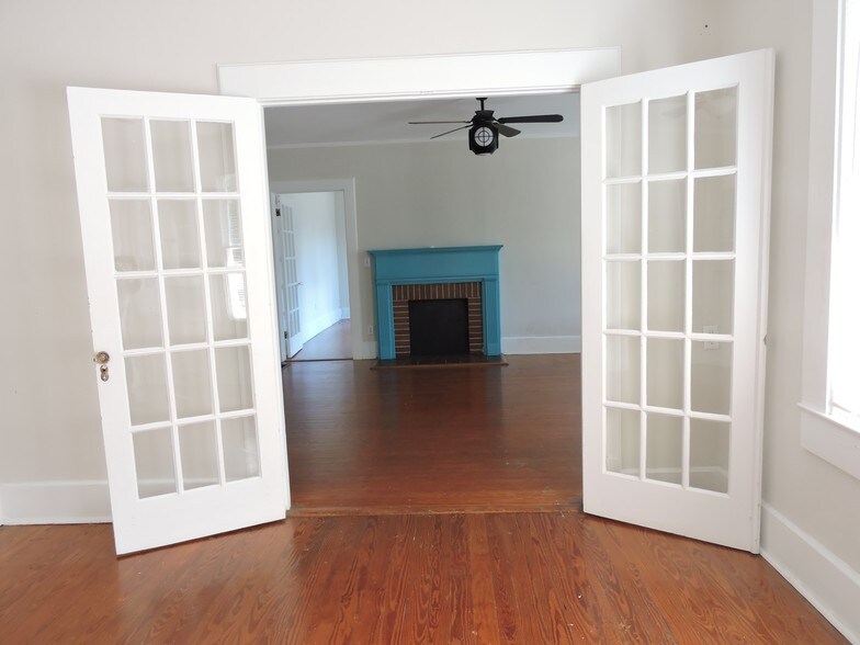 More Photos Of 2216 Mahan Dr, Tallahassee Office Residential For Sale