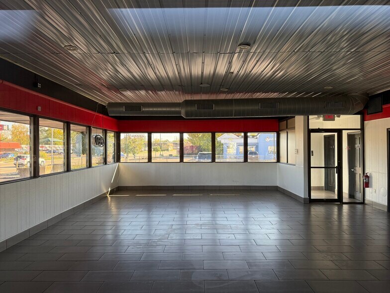 More Photos Of 2835 Washtenaw Ave, Ypsilanti Restaurant For Lease