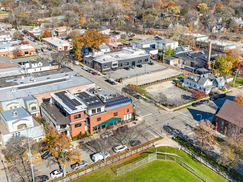 More Photos Of 1601-1607 Simpson St, Evanston Office For Sale