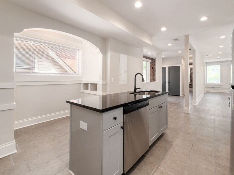 More Photos Of 1029 E Livingston Ave, Columbus Storefront Retail Residential For Sale