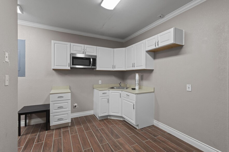 More Photos Of 1610 W Park Ave, Orange Service Station For Sale