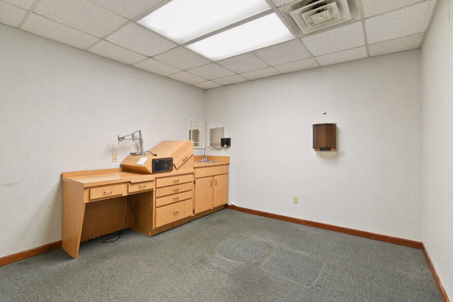 More Photos Of 953 Lane Ave S, Jacksonville Medical For Lease