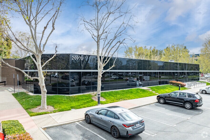 More Photos Of 20970 Warner Center Ln, Woodland Hills Medical For Sale