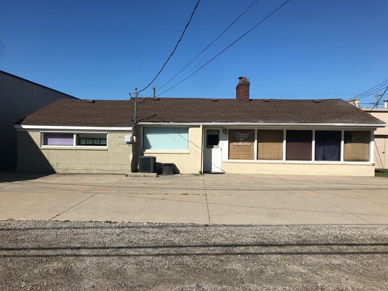 More Photos Of 18555 Fort St, Riverview Office For Lease