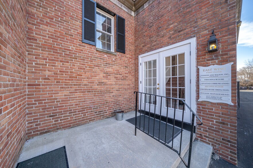 More Photos Of 39-51 Pine St, New Canaan Medical For Sale