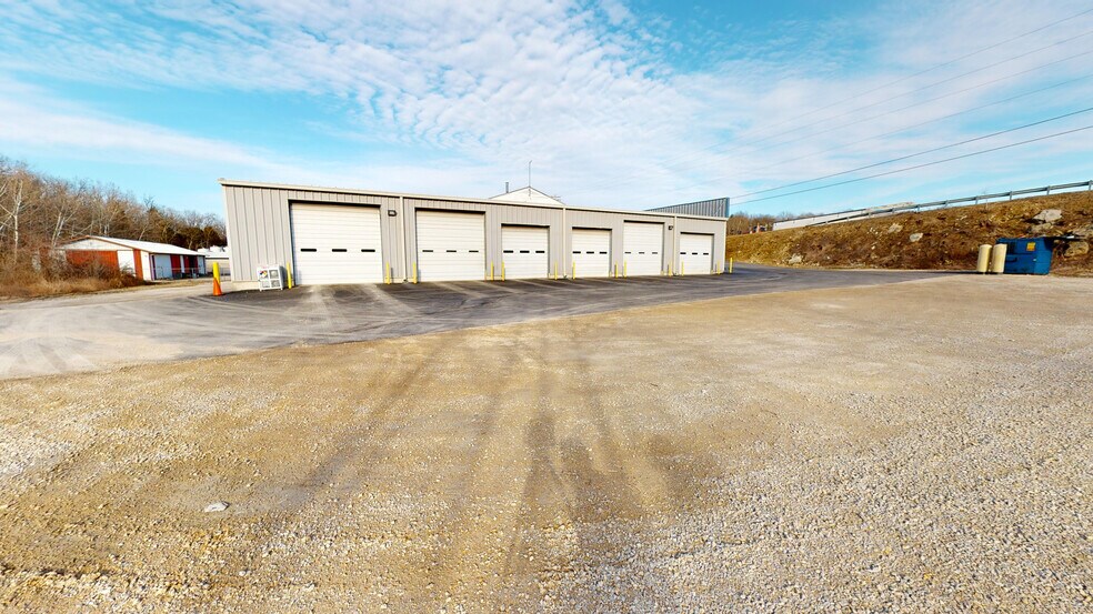 More Photos Of 1555 Commercial Blvd, Herculaneum Distribution For Lease