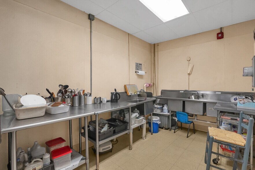 More Photos Of 2840-2848 N High St, Columbus General Retail For Sale