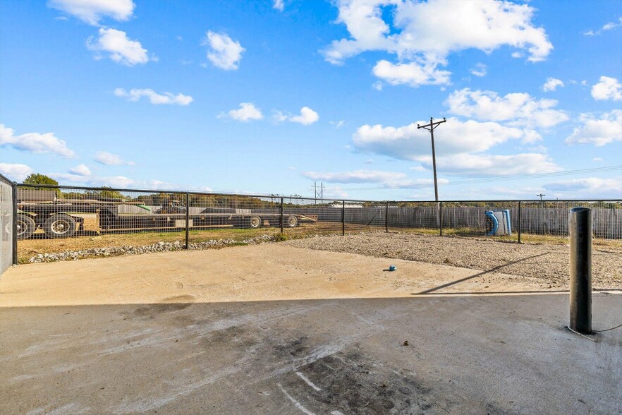 More Photos Of 558 Lucky Rd, Seymour Service For Sale