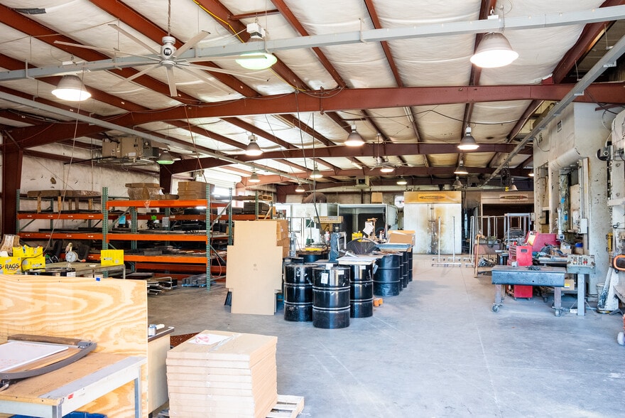 More Photos Of 1710 12th St E, Palmetto Warehouse For Lease