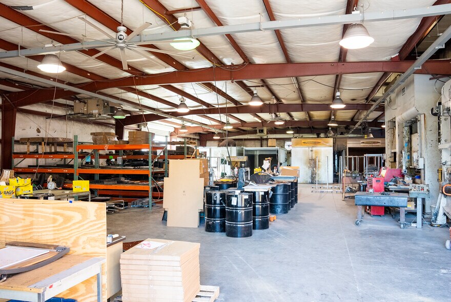 More Photos Of 1710 12th St E, Palmetto Warehouse For Lease