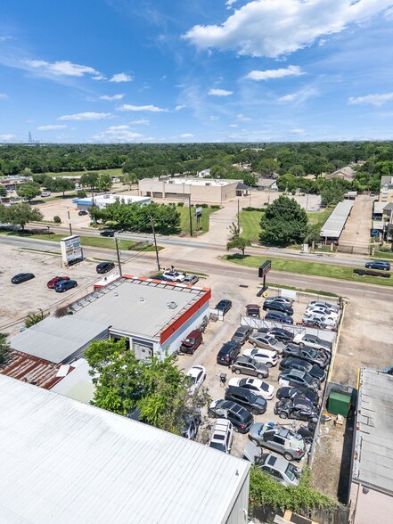 More Photos Of 10090 S Gessner Rd, Houston General Retail For Sale