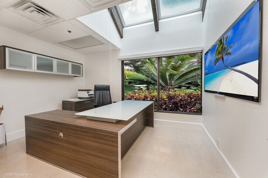 More Photos Of 520 Brickell Key Dr, Miami Apartments For Lease