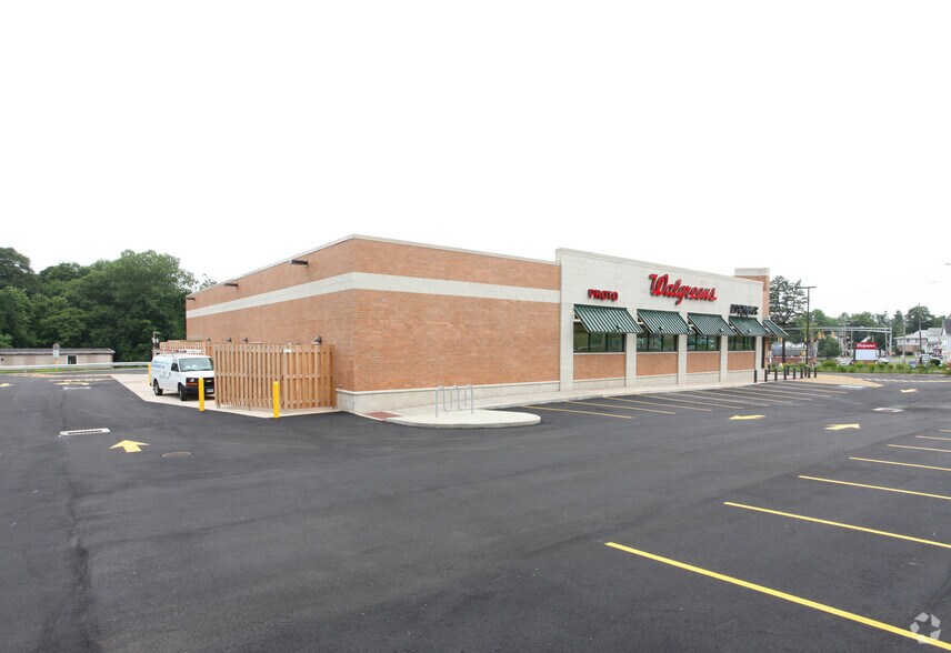 More Photos Of 311 E Main St, Middletown Drugstore For Lease
