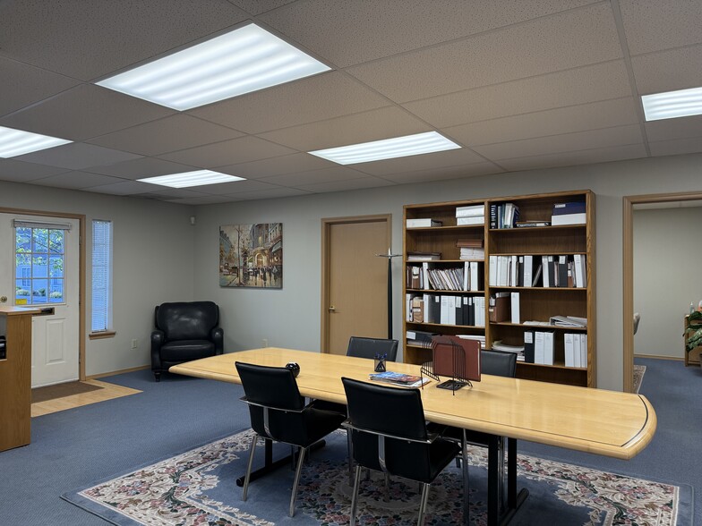More Photos Of 1919 N Pearl St, Tacoma Office For Sale