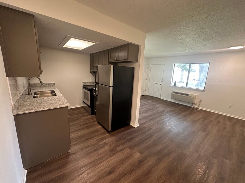 More Photos Of 1701 S West End St, Springdale Apartments For Sale