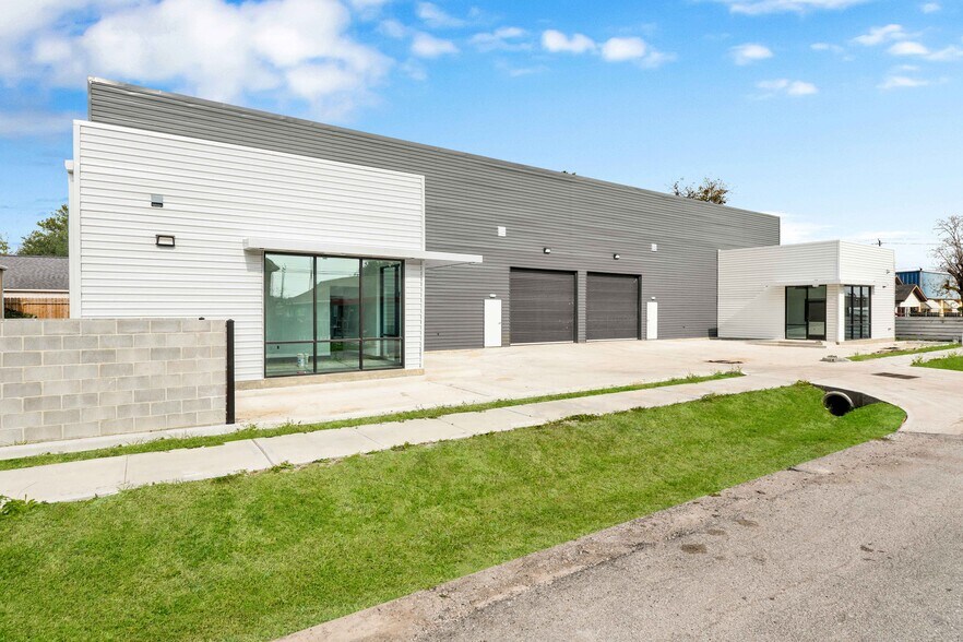 Primary Photo Of 9228 Kingsville St, Houston Warehouse For Sale