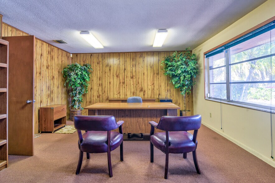 More Photos Of 11470 Oakhurst Rd, Largo Office For Sale