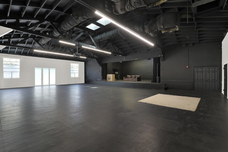 More Photos Of 435 S Boyle Ave, Los Angeles Office Residential For Sale
