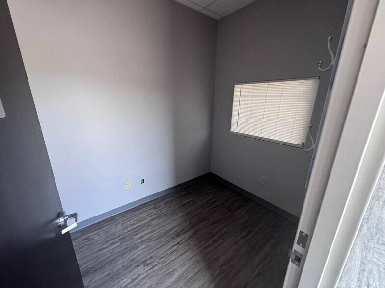 More Photos Of 570 Gordon Ln, Shelbyville Industrial For Lease