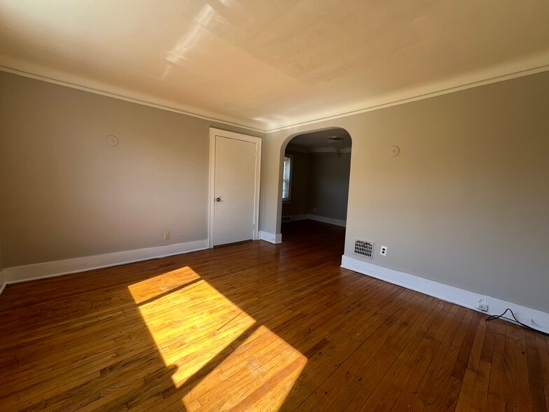 More Photos Of 12048 Meyers Rd, Detroit Multifamily For Sale