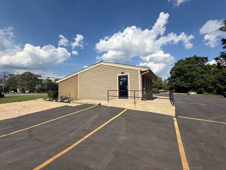 More Photos Of 5685 Highland Rd, Waterford Medical For Sale