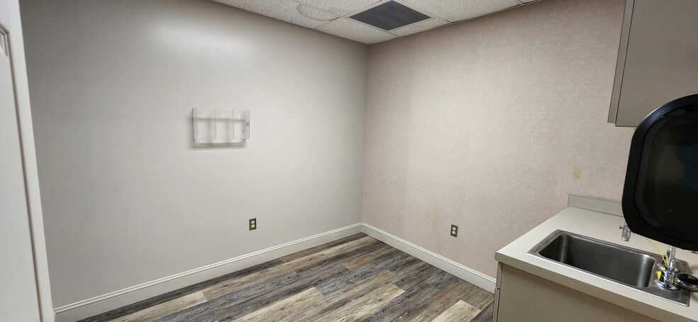 More Photos Of 200 Arh Ln, Low Moor Hospital For Sale