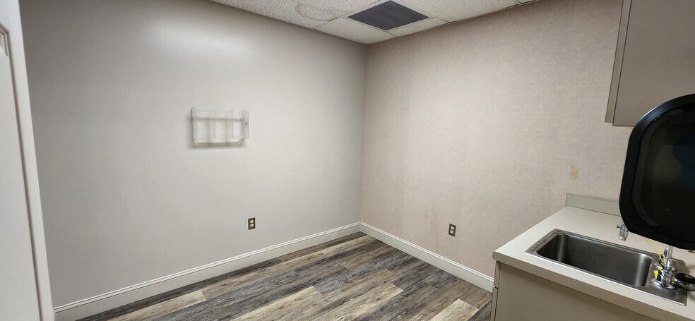 More Photos Of 200 Arh Ln, Low Moor Hospital For Sale