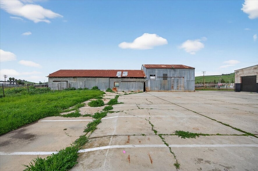 More Photos Of 749 N Plano St, Porterville Warehouse For Sale