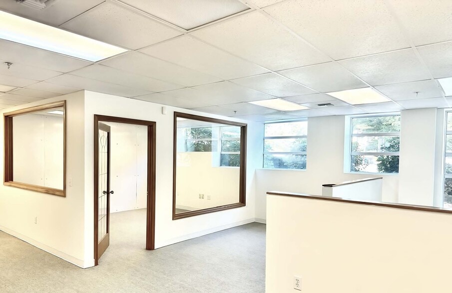 More Photos Of 215 NE 40th St, Seattle Office For Sale