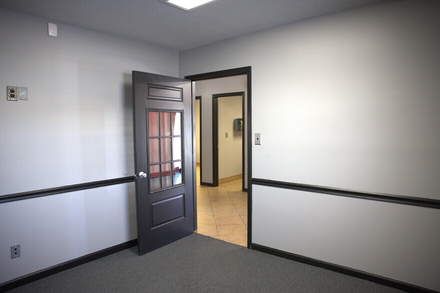 More Photos Of 101 W Shrader St, Liberty Manufacturing For Lease