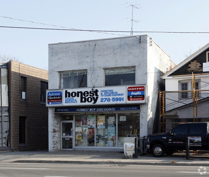 More Photos Of 620 Lakeshore Rd E, Mississauga Storefront For Sale