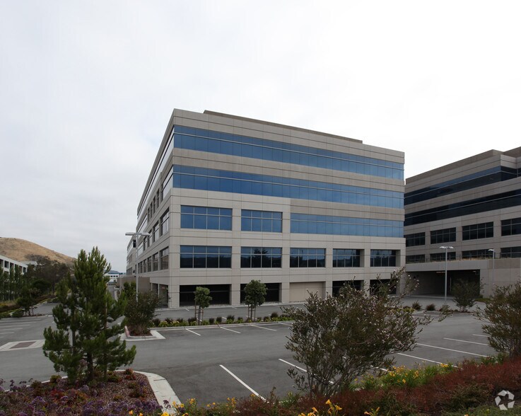 More Photos Of 331 Oyster Point Blvd, South San Francisco Research And Development For Lease