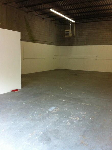 More Photos Of 7631 Fullerton Rd, Springfield Warehouse For Lease