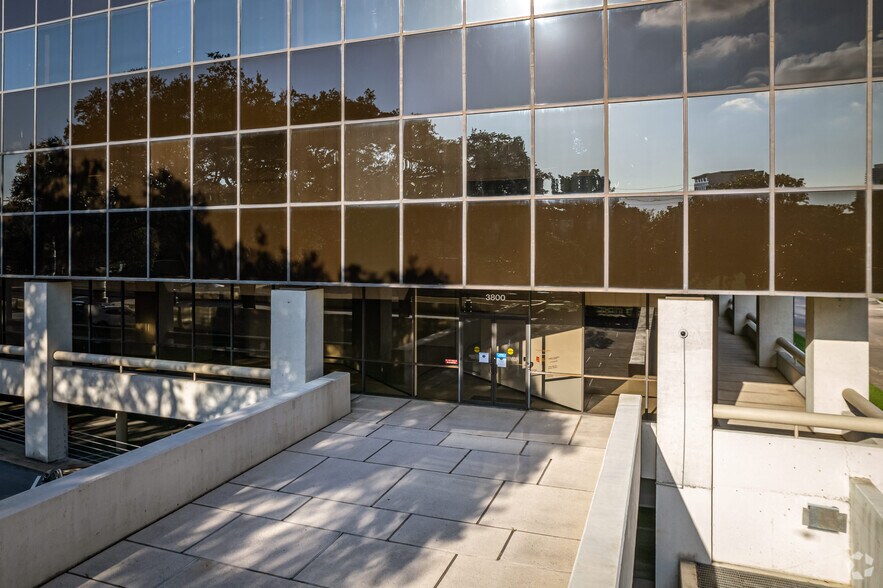 More Photos Of 3800 Buffalo Speedway, Houston Office For Lease