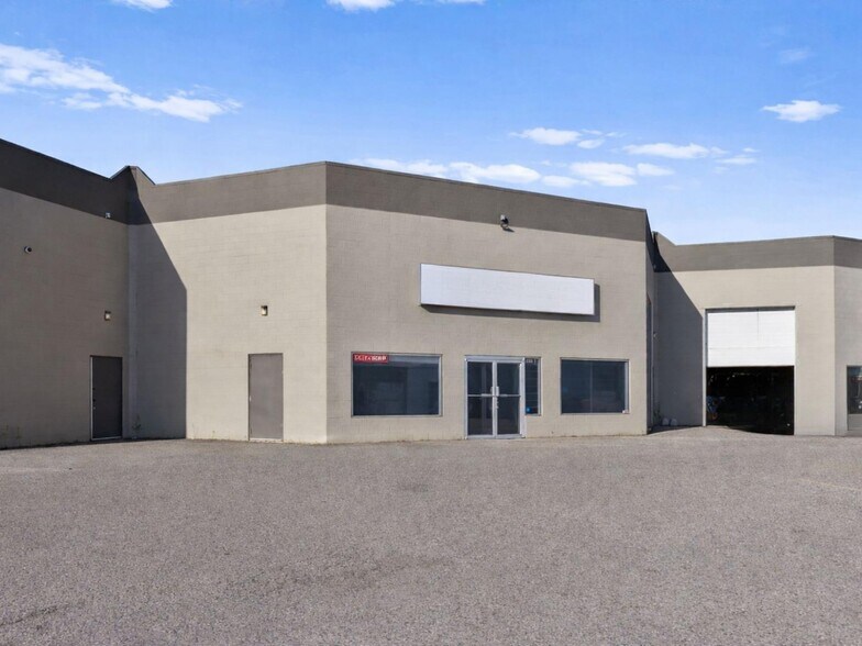 More Photos Of 360 Spedding Crt, Kelowna Warehouse For Lease