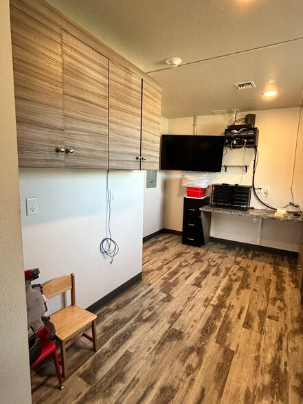 More Photos Of 1065 Tefft St, Corvallis Office For Lease