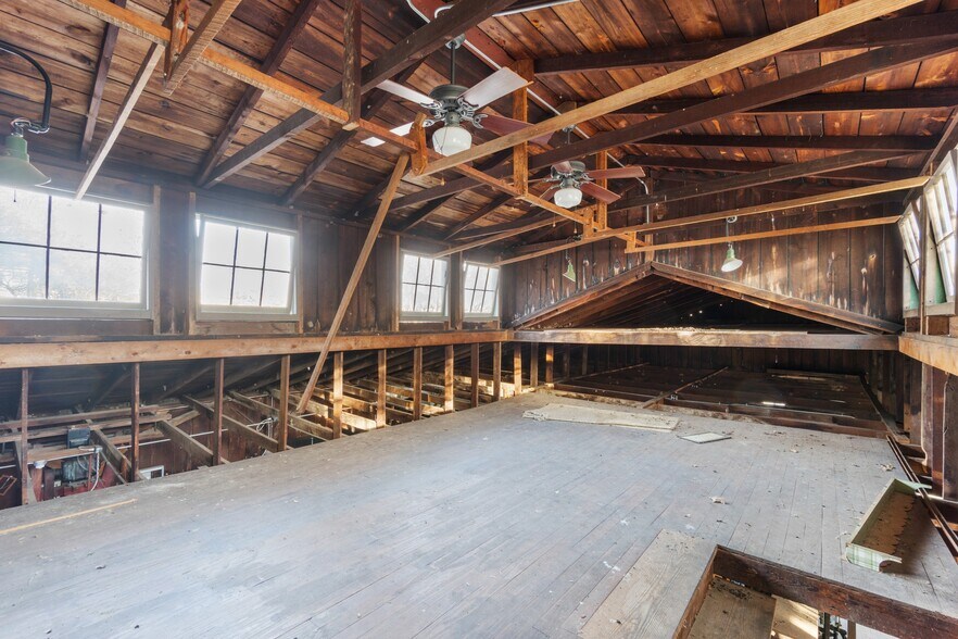 More Photos Of 75 Center St, Eureka Springs General Retail For Sale