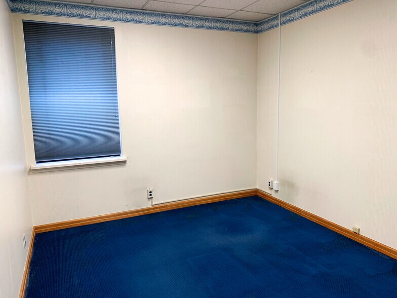 More Photos Of 266 White Plains Rd, Eastchester Office For Sale