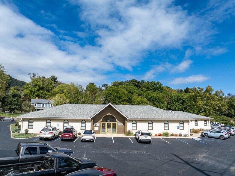 More Photos Of 367-400 Dellwood Rd, Waynesville Medical For Sale