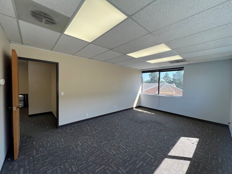 More Photos Of 8210-8236 S Holly St, Centennial Unknown For Lease