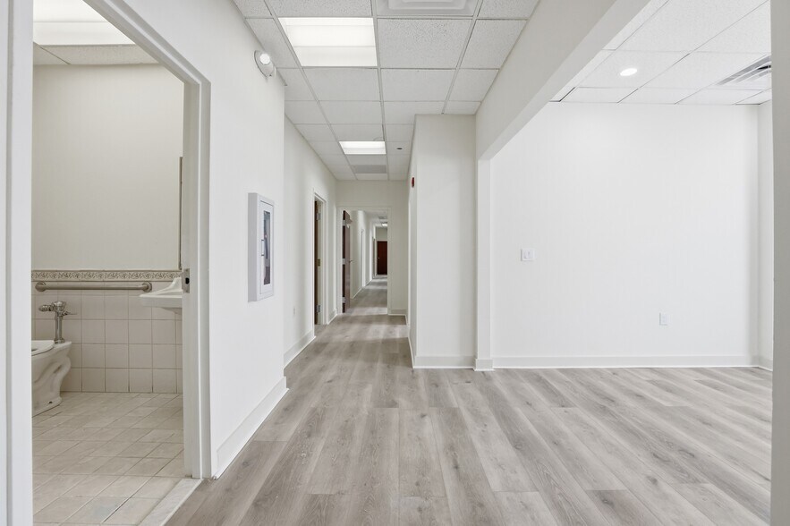 More Photos Of 2925 Lord Baltimore Dr, Windsor Mill Medical For Lease