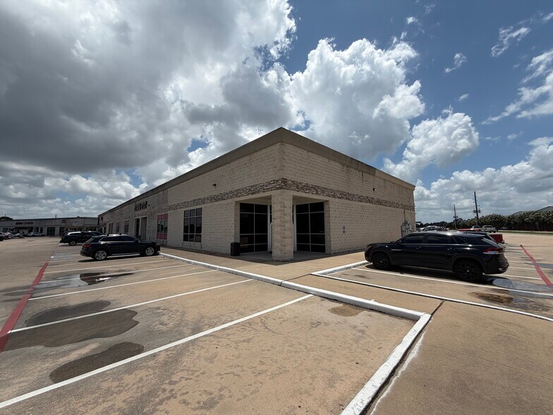 More Photos Of 11755 W Little York Rd, Houston Industrial For Lease