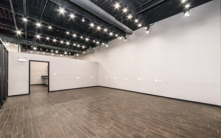 More Photos Of 1645 S River Rd, Des Plaines Office For Sale