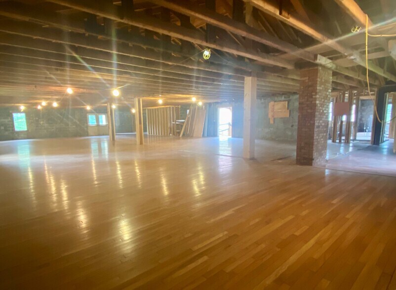 More Photos Of 7392 S Broadway, Red Hook Freestanding For Sale