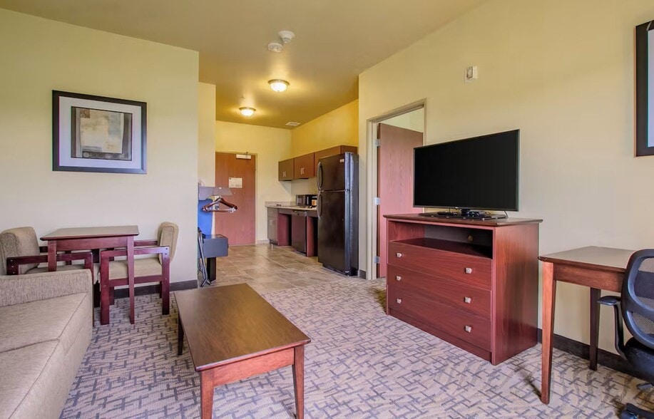 More Photos Of 1720 N Main St, Orrville Hotel For Sale