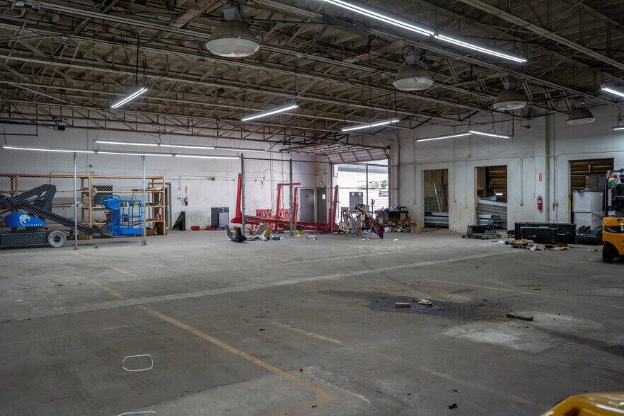 More Photos Of 4925 Avenue H, Rosenberg Warehouse For Lease