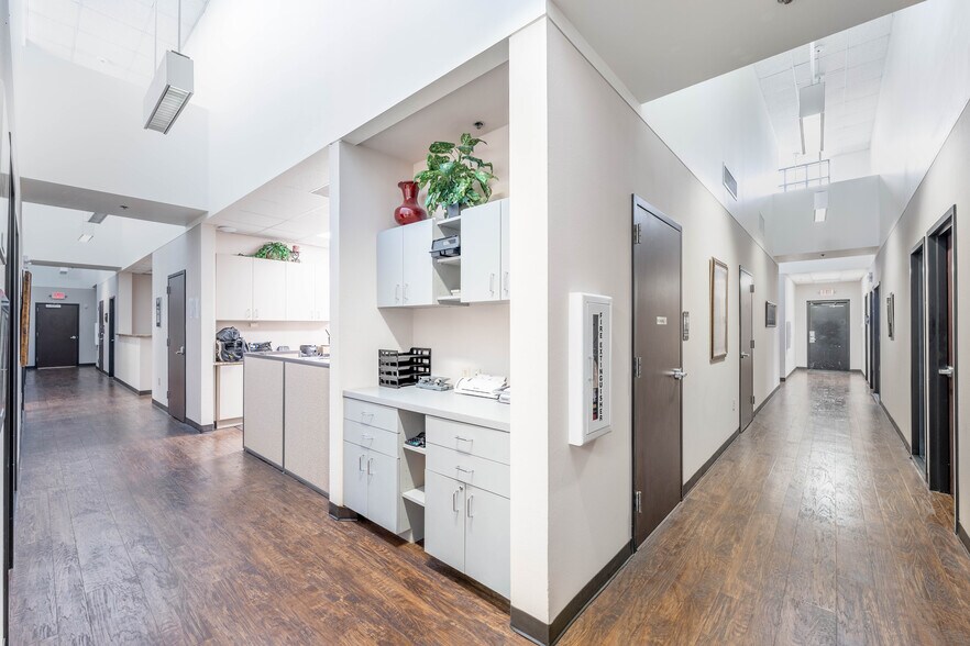 More Photos Of 1444 N Central Expy, McKinney Office For Sale