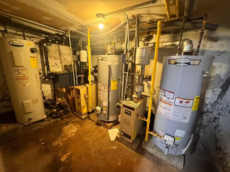 More Photos Of 30-72 Steinway St, Long Island City Storefront Retail Residential For Sale